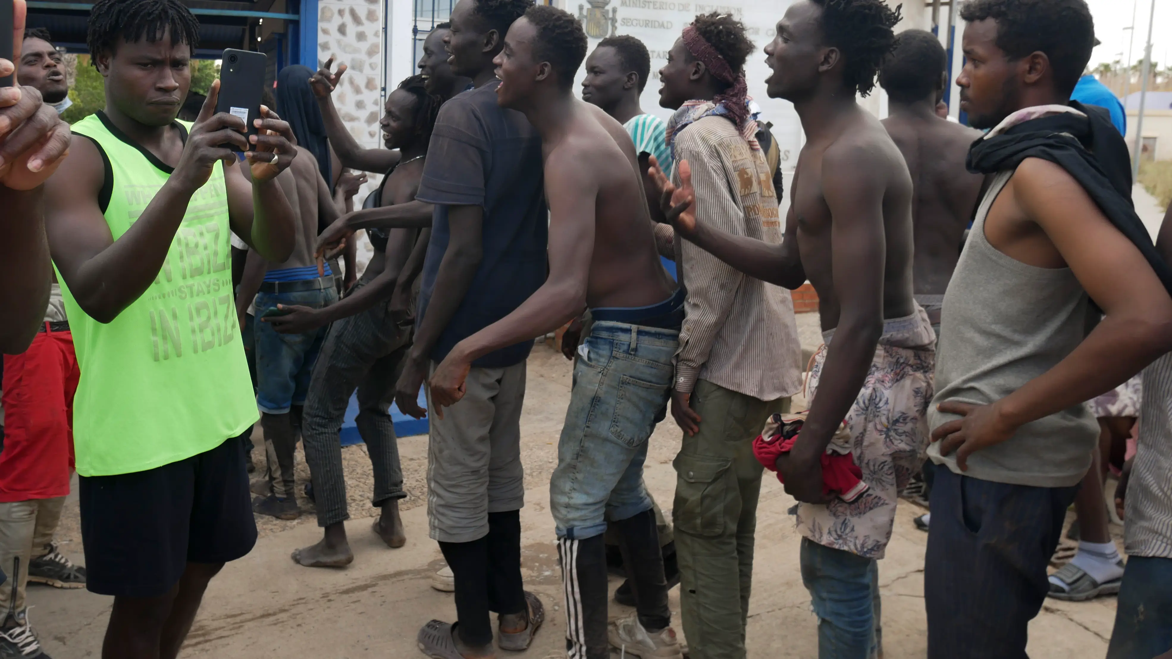 Un grupo de inmigrantes en Melilla Un grupo de inmigrantes en Melilla