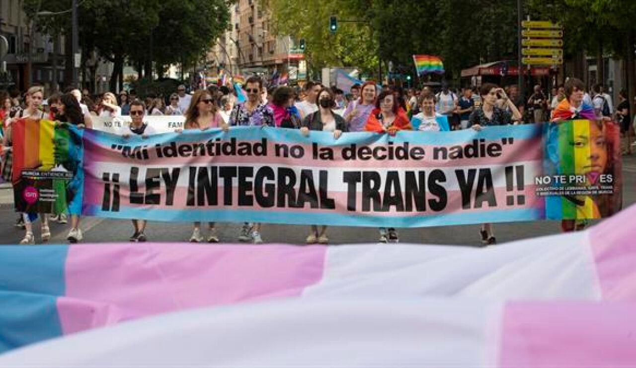 Aprobación de la Ley trans en vísperas del Orgullo