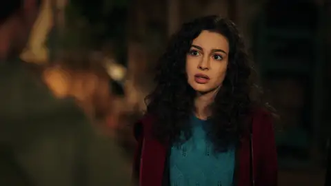 Asiye pone en su sitio a Doruk y a sus amigos: "Tú eres el perdedor, maleducado" Asiye pone en su sitio a Doruk y a sus amigos: "Tú eres el perdedor, maleducado"