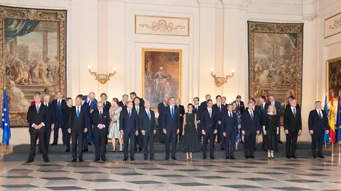 Los Reyes junto a todos los mandatarios Los Reyes junto a todos los mandatarios