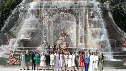 La reina Letizia junto a las primeras damas y primeros caballeros La reina Letizia junto a las primeras damas y primeros caballeros