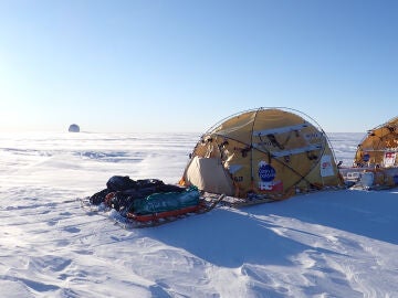 Ramón Larramendi recorre Groenlandia en el trineo del viento
