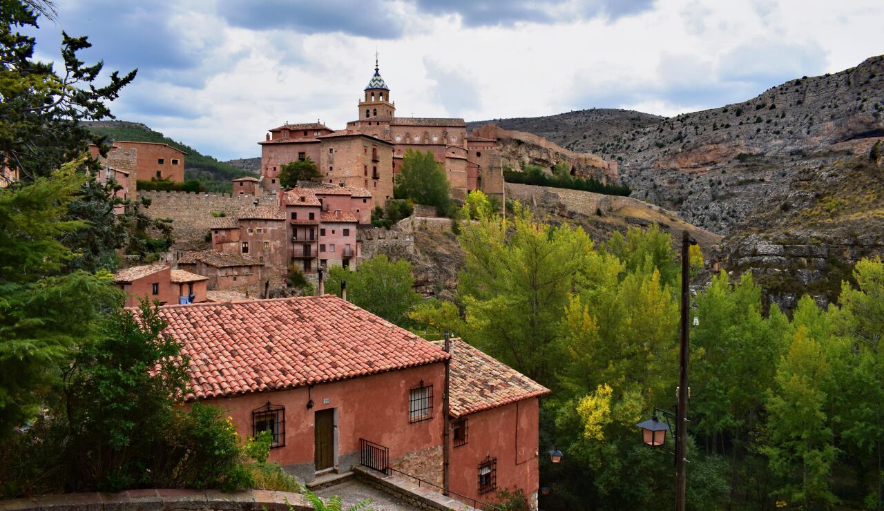 Albarracín, el pueblo rojo de España en el que trasladarse al medievo