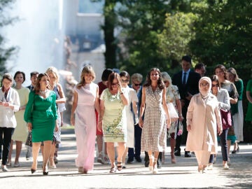La reina Letizia junto a las primeras damas