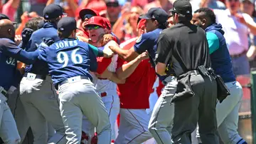 Los Angeles Angels y los Seattle Mariners protagonizan la pelea más salvaje de la temporada en la MLB Los Angeles Angels y los Seattle Mariners protagonizan la pelea más salvaje de la temporada en la MLB