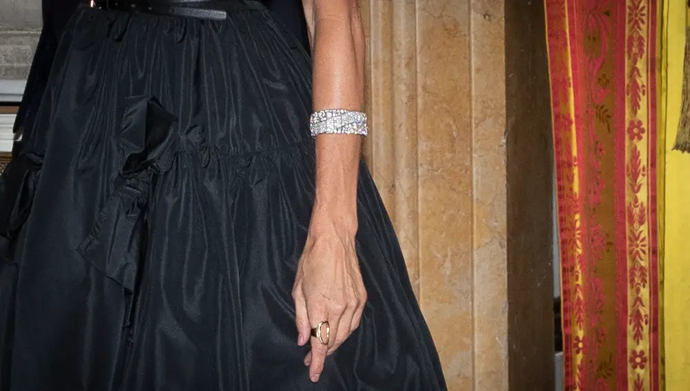 El impresionante brazalete de la reina Letizia