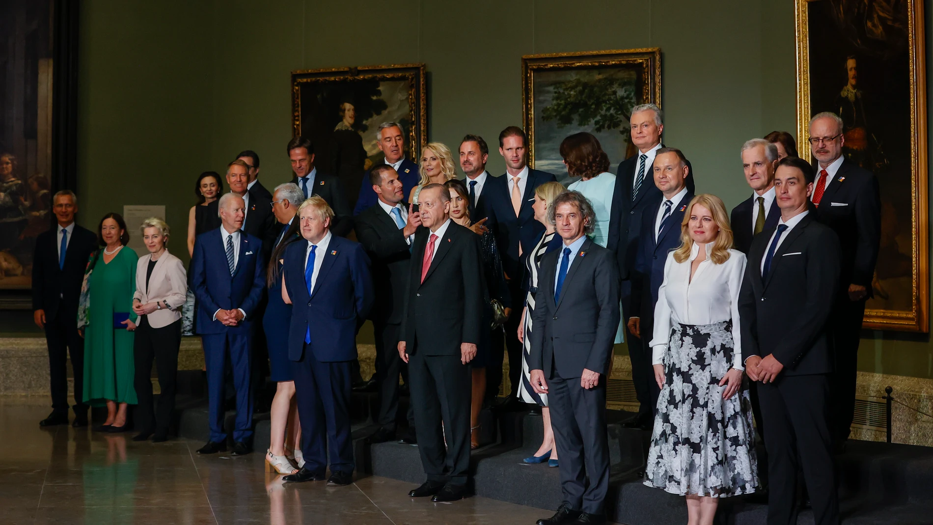 Los líderes de la OTAN posan en el Museo del Prado
