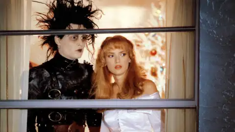 Johnny Depp y Winona Ryder en 'Eduardo manostijeras' Johnny Depp y Winona Ryder en 'Eduardo manostijeras'