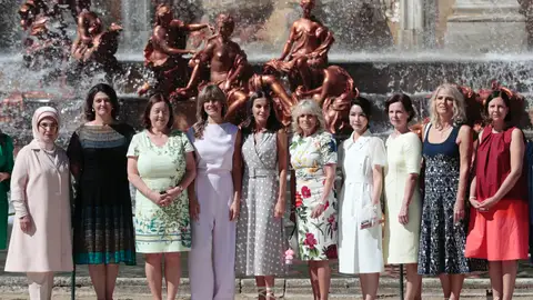 La reina Letizia junto a algunas de las parejas de los mandatarios La reina Letizia junto a algunas de las parejas de los mandatarios