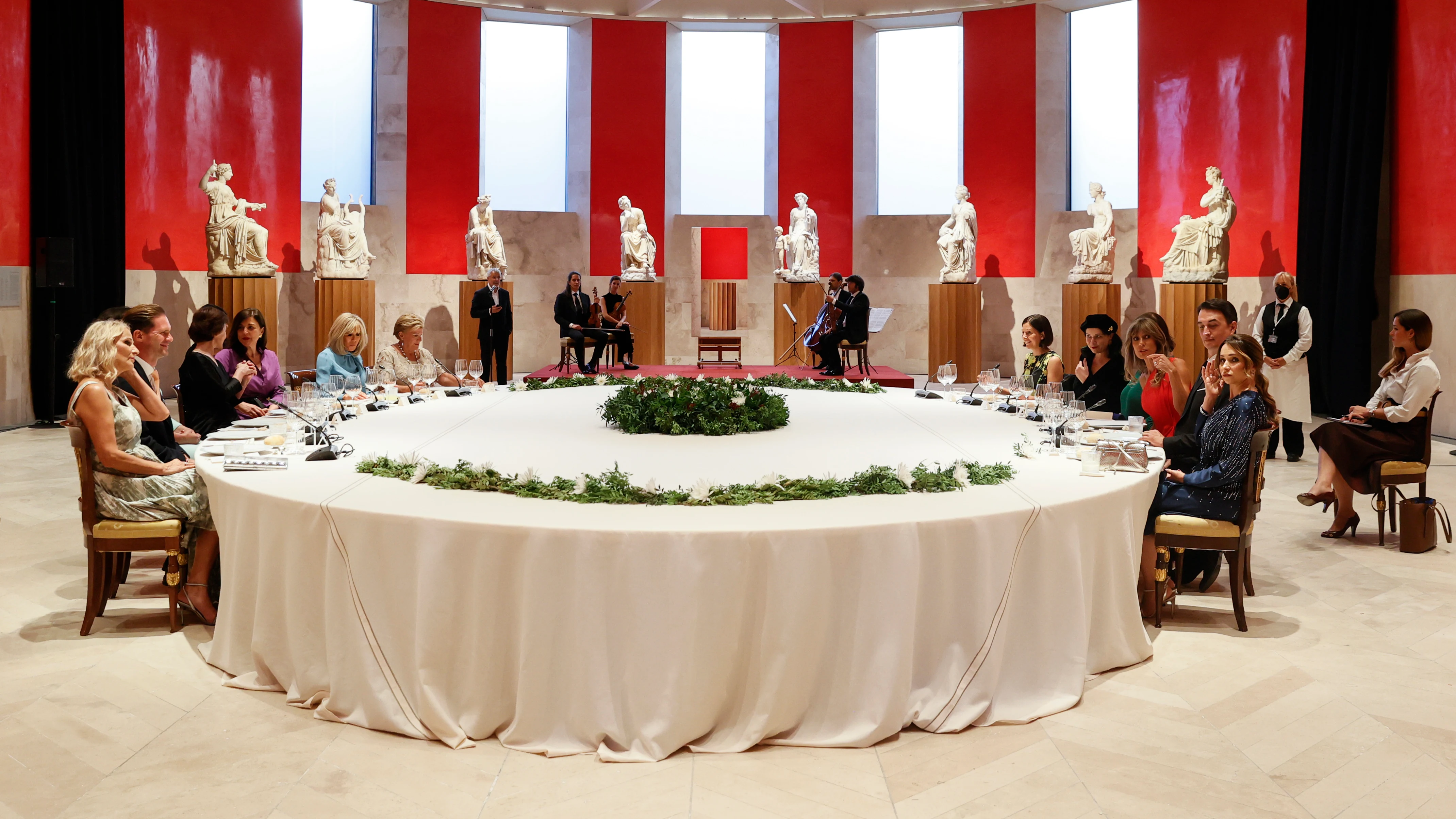 S&aacute;nchez ofrece una cena en el Museo del Prado