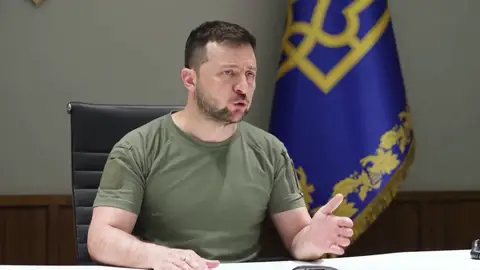 Zelenski interviene por videoconferencia en la cumbre de la OTAN y pide 5.000 millones de dólares al mes para Ucrania Zelenski interviene por videoconferencia en la cumbre de la OTAN y pide 5.000 millones de dólares al mes para Ucrania