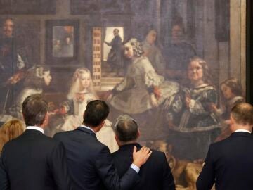 Varios jefes de Estado observan Las Meninas en el Museo del Prado