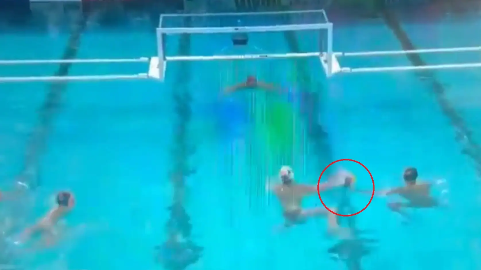 La antideportiva acción de un jugador montenegrino ante España La antideportiva acción de un jugador montenegrino ante España