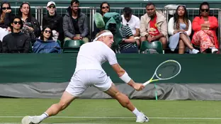Alejandro Davidovich, en acción en Wimbledon Alejandro Davidovich, en acción en Wimbledon