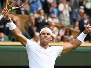 Rafa Nadal celebra la victoria en Wimbledon