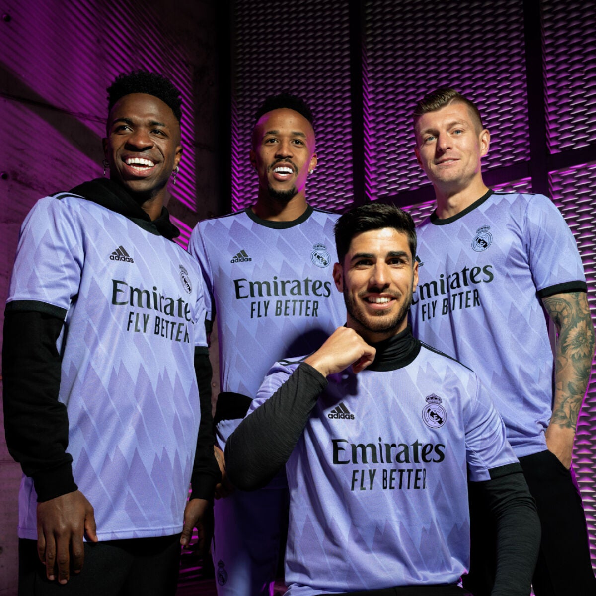 El Real Madrid presenta su segunda equipacion y recupera el color morado