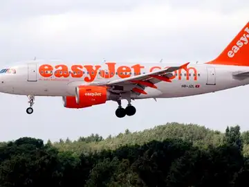 Un avión de la aerolínea Easyjet Un avión de la aerolínea Easyjet