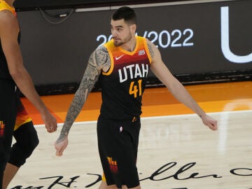 Juancho Hernangómez en un partido oficial con los Utah Jazz