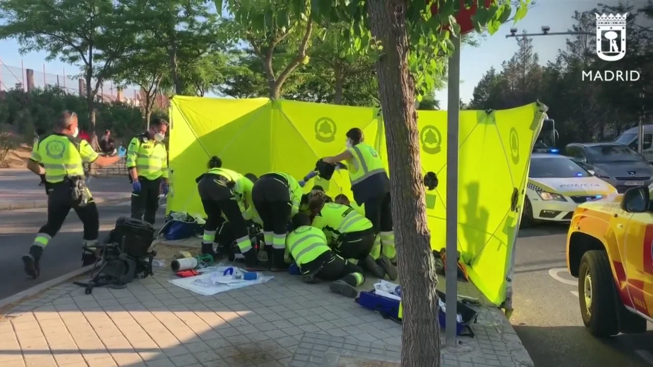 Un bebe de 22 meses, en estado muy grave al ser atropellado por una moto en Carabanchel