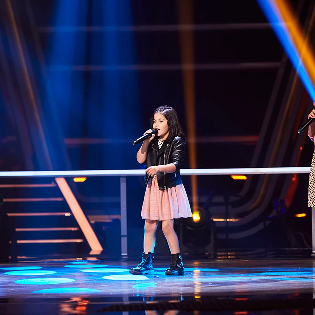 Escabullirse Discriminación brillante Macarena, María y Leonor logran emocionar a Evaluna cantando 'Por primera  vez' en 'La Voz Kids'