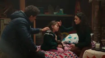 Esta noche en 'Hermanos': Asiye y Ömer, muy preocupados por Emel: ¡La pequeña está enferma! 