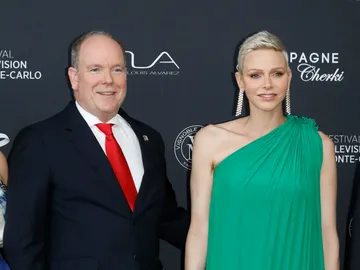 El Príncipe Alberto II de Mónaco y la Princesa Charlene de Mónaco durante la ceremonia de apertura del 61° Festival de Televisión de Montecarlo El Príncipe Alberto II de Mónaco y la Princesa Charlene de Mónaco durante la ceremonia de apertura del 61° Festival de Televisión de Montecarlo