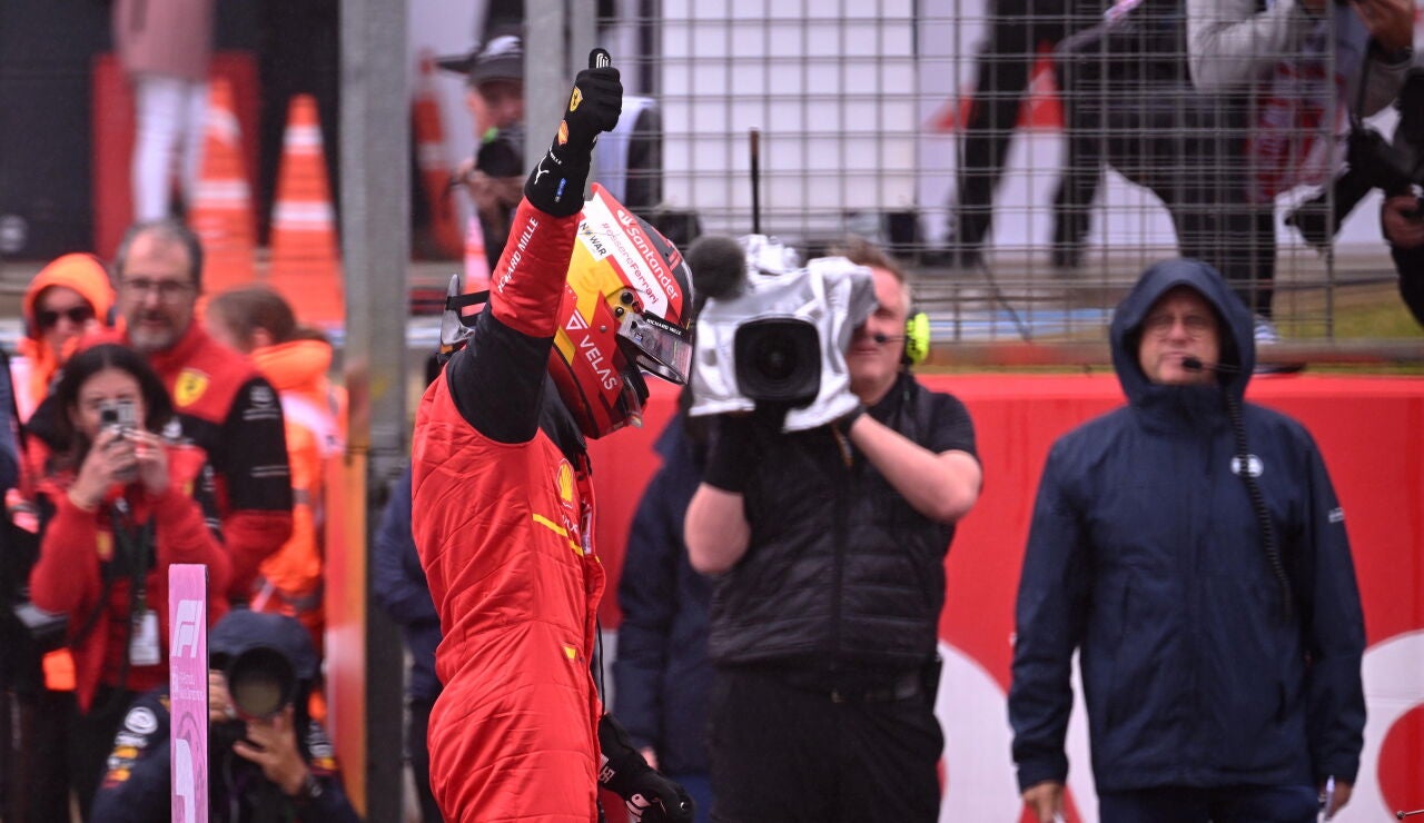 Carlos Sainz vuela en Silverstone y consigue la primera pole de su carrera en la Fórmula 1