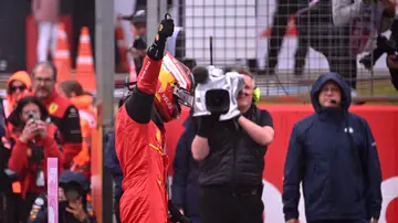 Carlos Sainz vuela en Silverstone y consigue la primera pole de su carrera en la Fórmula 1 Carlos Sainz vuela en Silverstone y consigue la primera pole de su carrera en la Fórmula 1