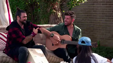 El tierno encuentro de Pablo López y Antonio Orozco con su equipo: “Abrazar a Pablo es como abrazar a un unicornio” El tierno encuentro de Pablo López y Antonio Orozco con su equipo: “Abrazar a Pablo es como abrazar a un unicornio”