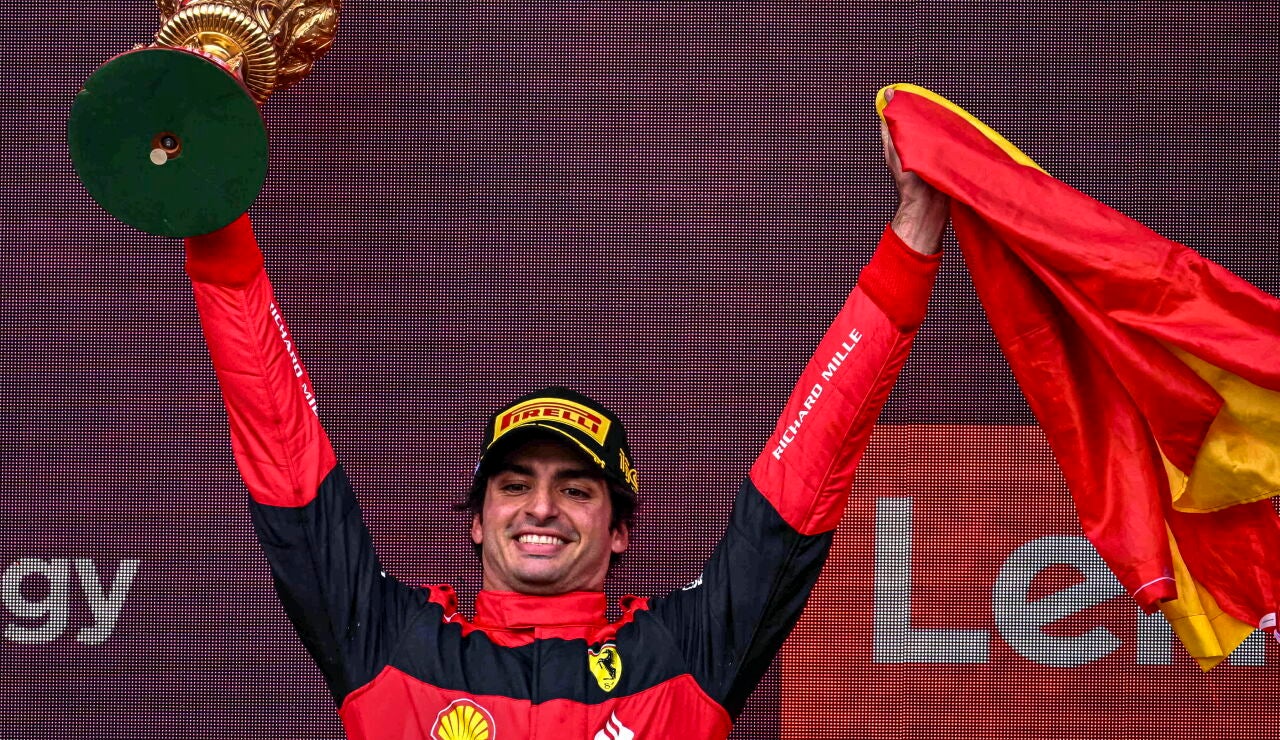 Carlos Sainz cumple su sueño y gana en Silverstone su primera carrera en F1