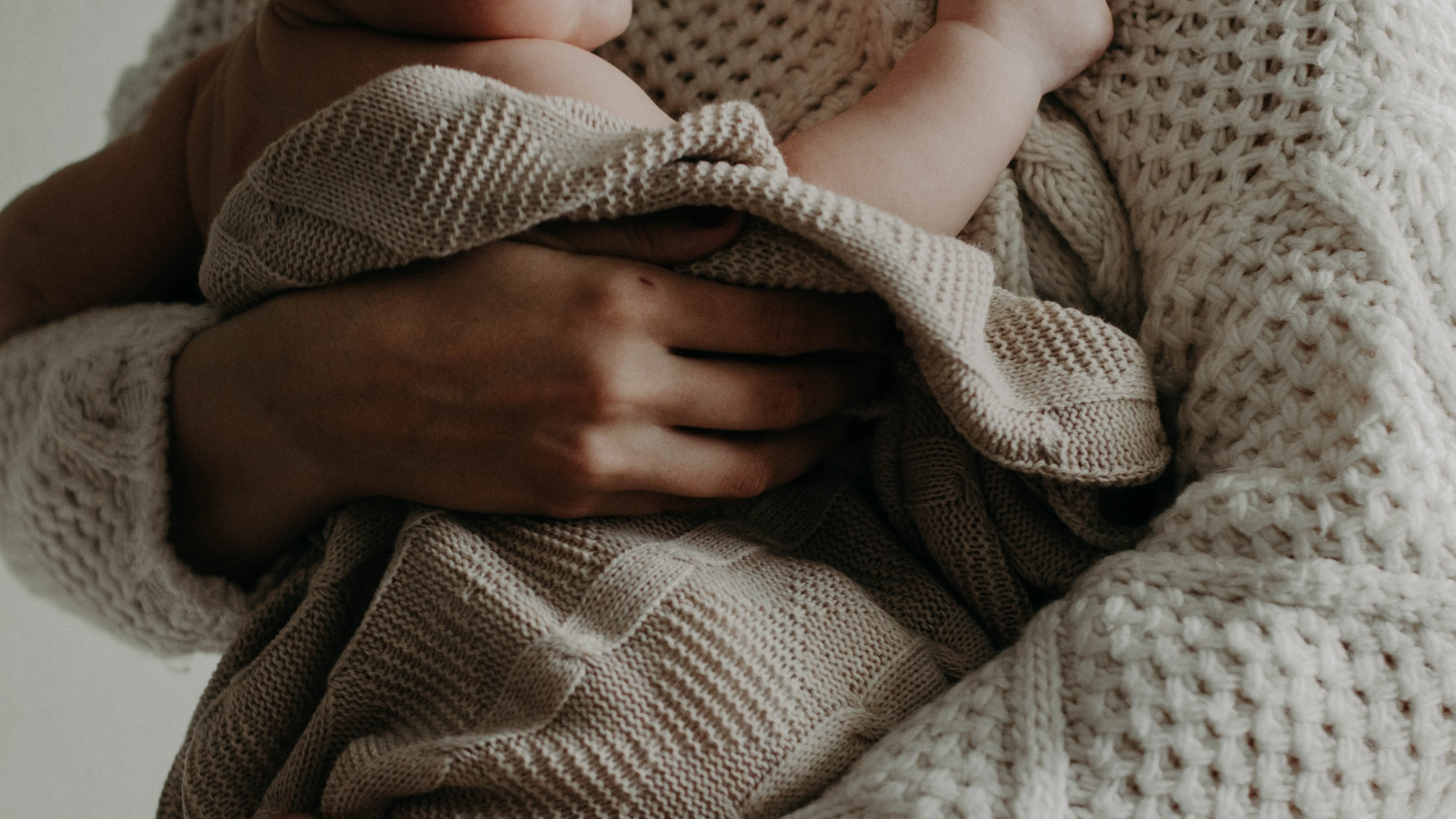 Un bebé cuyos padres son hermanos muere por ictiosis congénita severa a las dos horas de nacer. Un bebé cuyos padres son hermanos muere por ictiosis congénita severa a las dos horas de nacer.