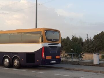 Conducía un autobús con pasajeros mientras se drogaba y los pasajeros avisan a la policía en Marcilla, Navarra 