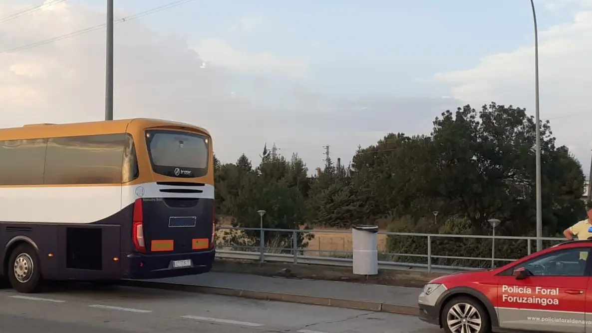 Conducía un autobús con pasajeros mientras se drogaba y los pasajeros avisan a la policía en Marcilla, Navarra Conducía un autobús con pasajeros mientras se drogaba y los pasajeros avisan a la policía en Marcilla, Navarra