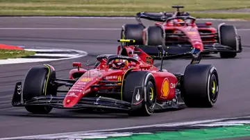 Carlos Sainz y Charles Leclerc pilotan en Silverstone