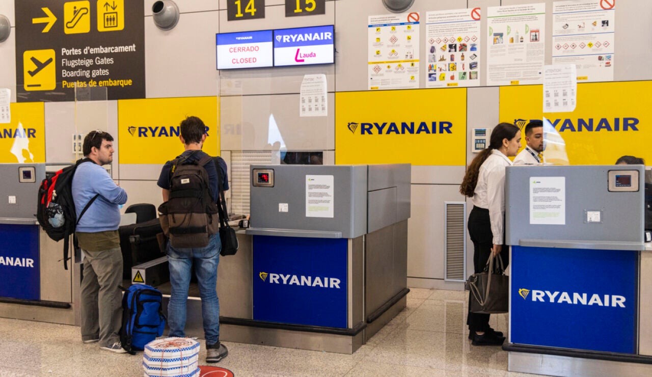 Imágenes los mostradores de facturación de Ryanair 