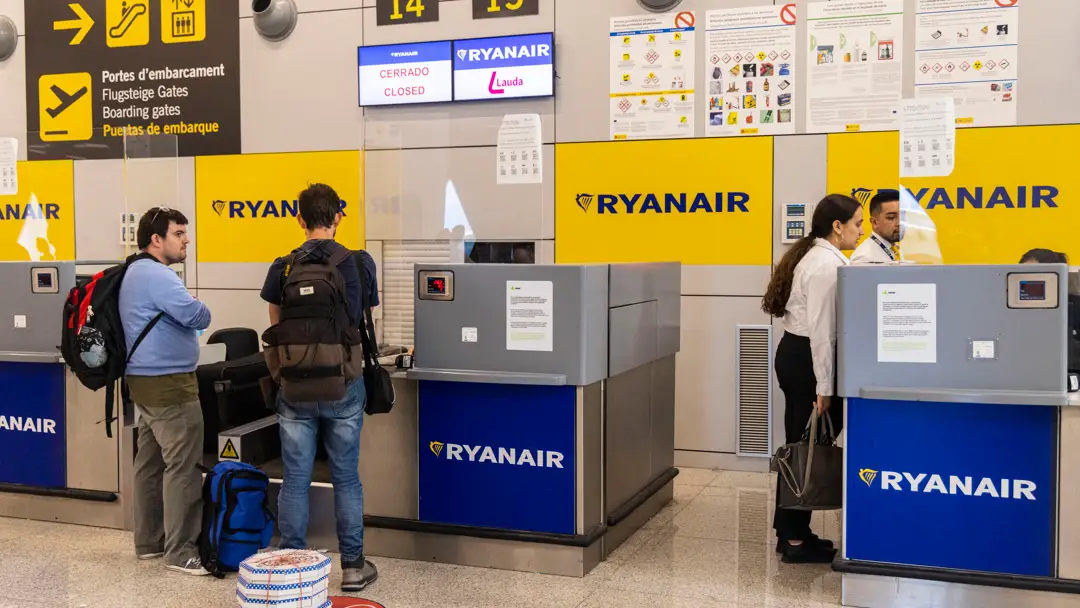 Im&aacute;genes los mostradores de facturaci&oacute;n de Ryanair 
