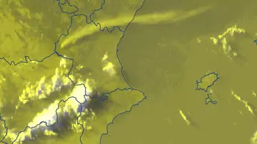 Imagen de satélite en la que se observa la columna de humo que deja el incendio de Venta del Moro.