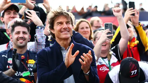 Tom Cruise, entre el público del GP de Fórmula 1 de Gran Bretaña Tom Cruise, entre el público del GP de Fórmula 1 de Gran Bretaña