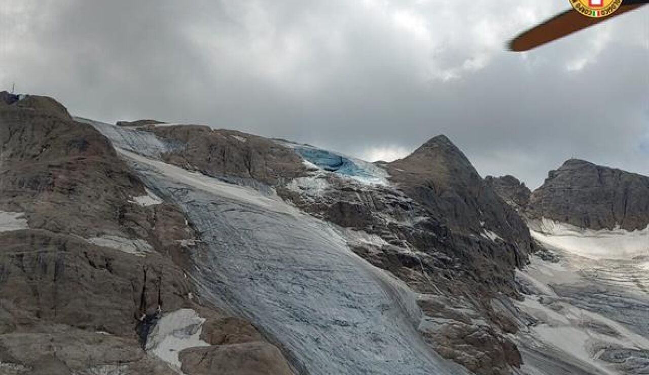 Imagen del glaciar de la Marmolada tras el desprendimiento