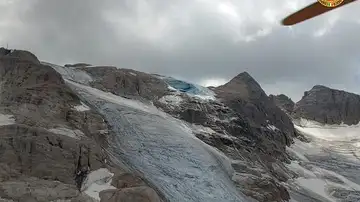 Imagen del glaciar de la Marmolada tras el desprendimiento Imagen del glaciar de la Marmolada tras el desprendimiento
