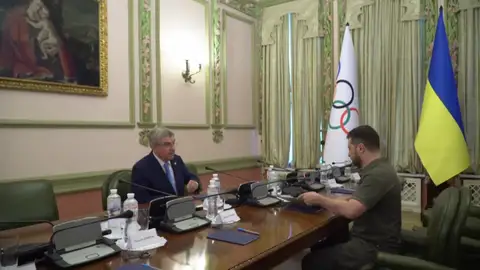 Bach se reúne con Zelenski en Ucrania: el COI triplicará su ayuda a los deportistas del país Bach se reúne con Zelenski en Ucrania: el COI triplicará su ayuda a los deportistas del país