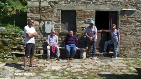 Cinco vecinos y un objetivo en Fuente de Oliva: acoger la Agencia Espacial Española Cinco vecinos y un objetivo en Fuente de Oliva: acoger la Agencia Espacial Española