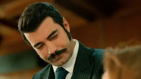 Demir recupera la sonrisa gracias a Züleyha: “Has limpiado el nombre de mi padre” Demir recupera la sonrisa gracias a Züleyha: “Has limpiado el nombre de mi padre”