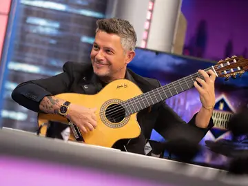 Alejandro Sanz confiesa su manía convertida en ritual para dar un concierto: "De repente sentí que me daba suerte" Alejandro Sanz confiesa su manía convertida en ritual para dar un concierto: "De repente sentí que me daba suerte"
