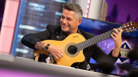 Alejandro Sanz confiesa su manía convertida en ritual para dar un concierto: "De repente sentí que me daba suerte" Alejandro Sanz confiesa su manía convertida en ritual para dar un concierto: "De repente sentí que me daba suerte"