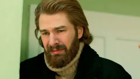 Fikret, destrozado al descubrir que su madre se enamoró de Adnan Yaman Fikret, destrozado al descubrir que su madre se enamoró de Adnan Yaman