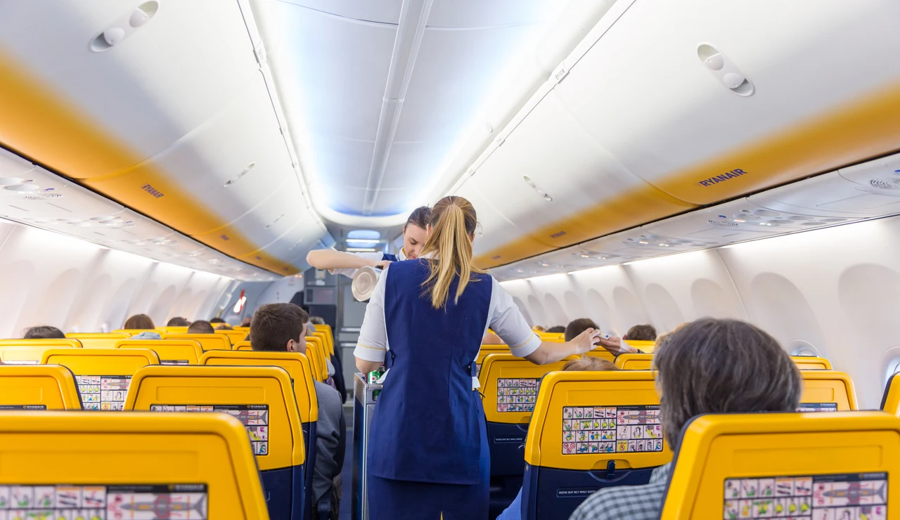 Imagen de archivo de una azafata de Ryanair