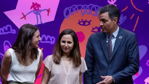 Irene Montero, Ione Belarra y Pedro Sánchez Irene Montero, Ione Belarra y Pedro Sánchez