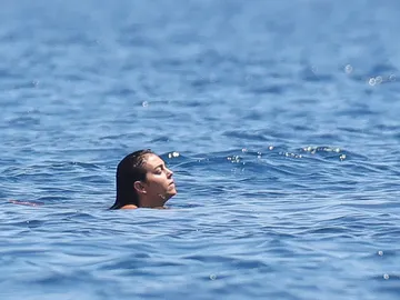 Georgina Rodríguez bañándose en el mar Georgina Rodríguez bañándose en el mar