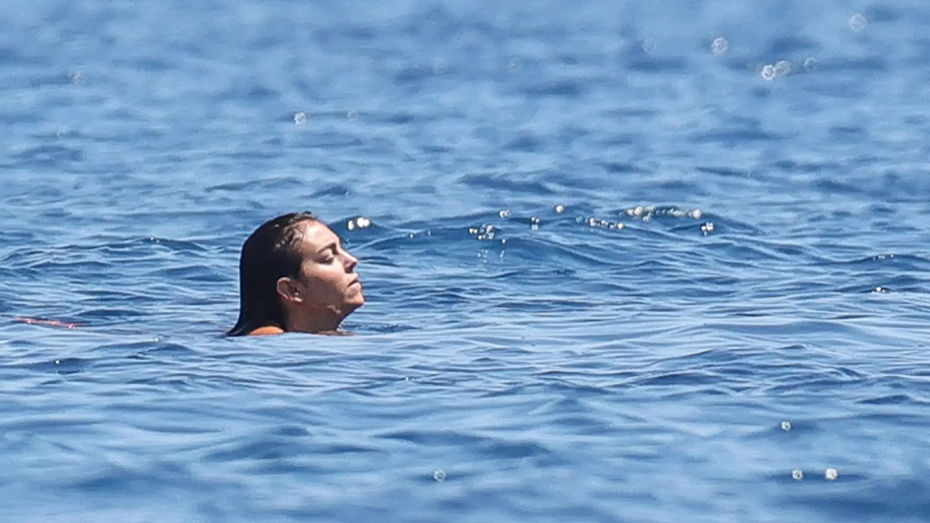 Georgina Rodríguez bañándose en el mar